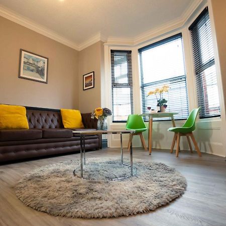 Pass The Keys Amazing, Newly Renovated 5Bedroom House Sleeps 10 Scarborough Eksteriør billede