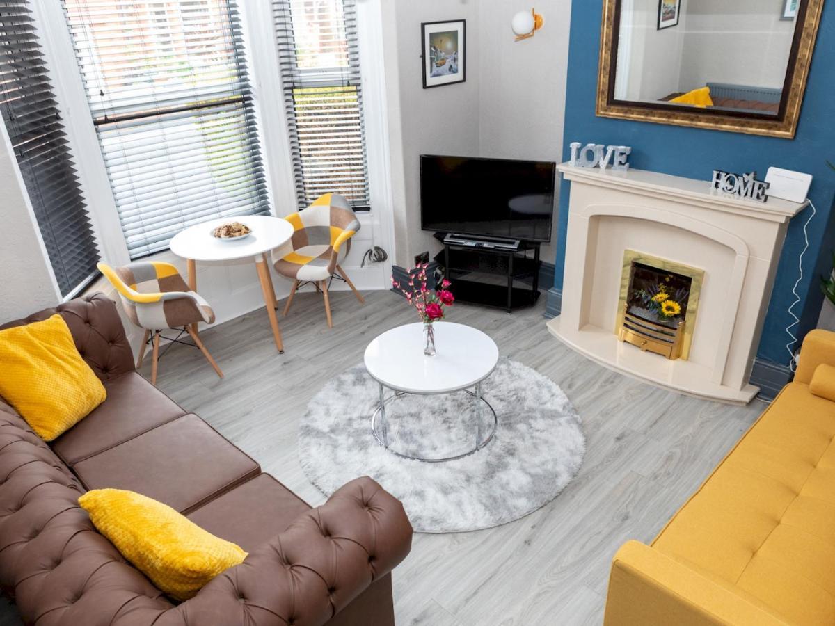 Pass The Keys Amazing, Newly Renovated 5Bedroom House Sleeps 10 Scarborough Eksteriør billede