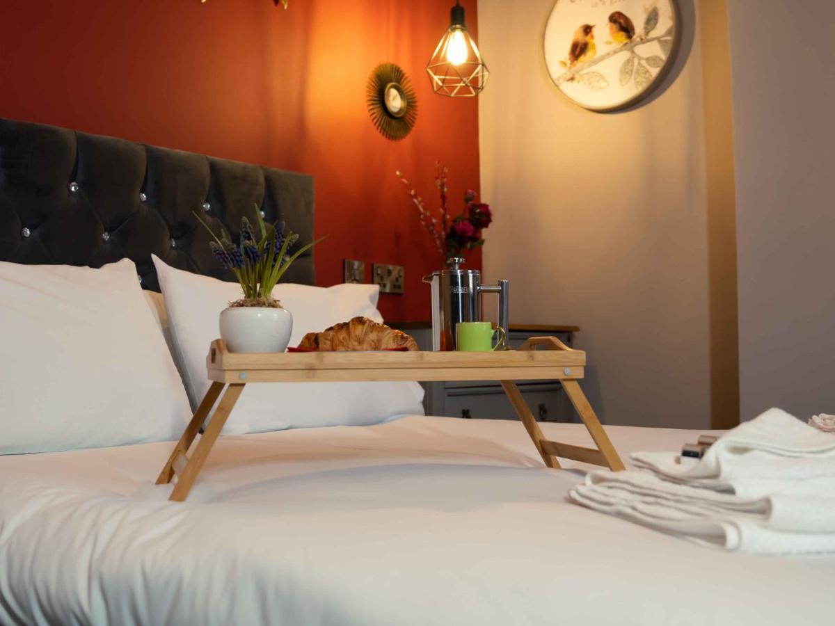 Pass The Keys Amazing, Newly Renovated 5Bedroom House Sleeps 10 Scarborough Eksteriør billede