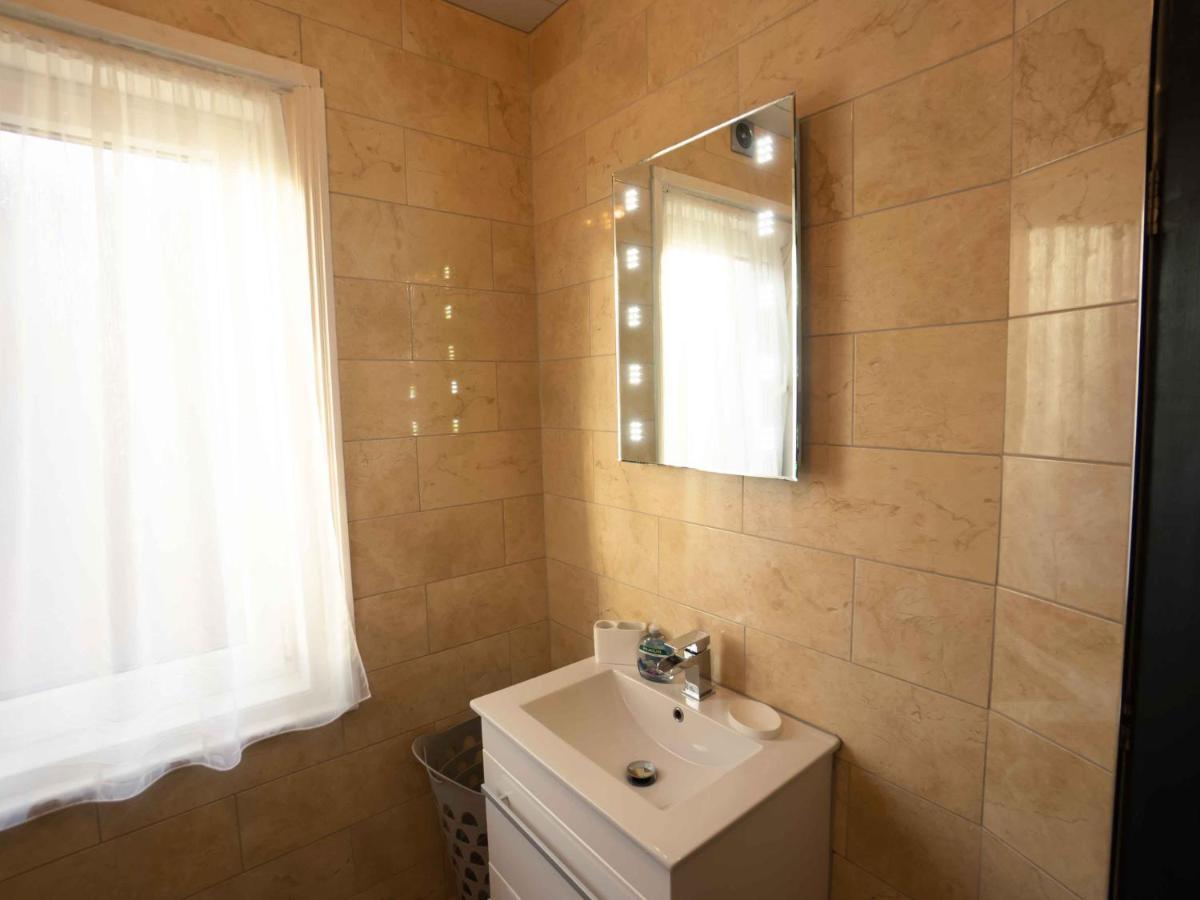 Pass The Keys Amazing, Newly Renovated 5Bedroom House Sleeps 10 Scarborough Eksteriør billede