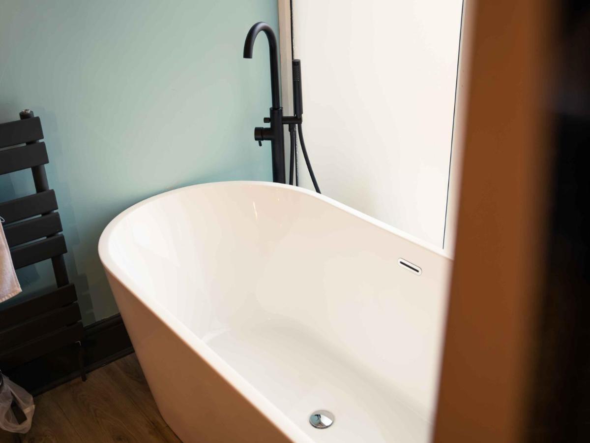 Pass The Keys Amazing, Newly Renovated 5Bedroom House Sleeps 10 Scarborough Eksteriør billede