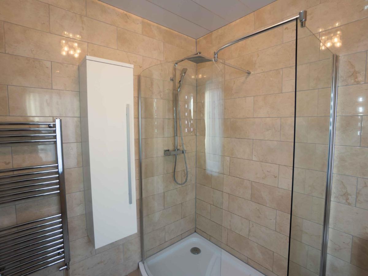 Pass The Keys Amazing, Newly Renovated 5Bedroom House Sleeps 10 Scarborough Eksteriør billede