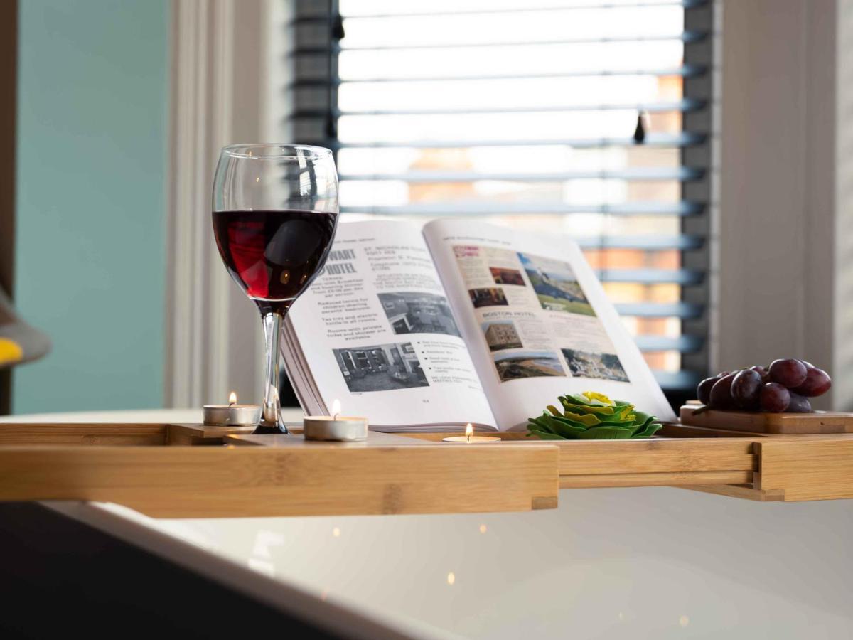 Pass The Keys Amazing, Newly Renovated 5Bedroom House Sleeps 10 Scarborough Eksteriør billede