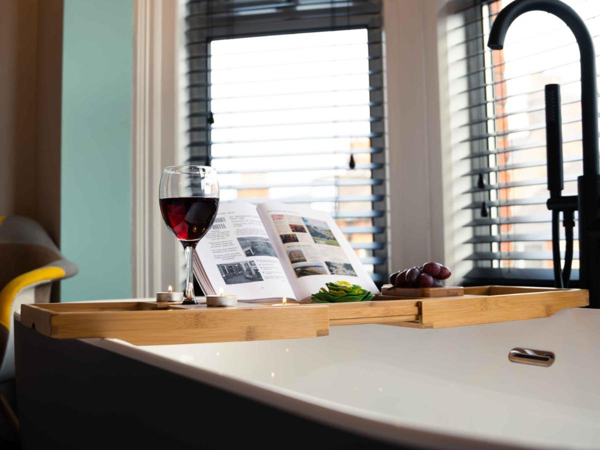 Pass The Keys Amazing, Newly Renovated 5Bedroom House Sleeps 10 Scarborough Eksteriør billede