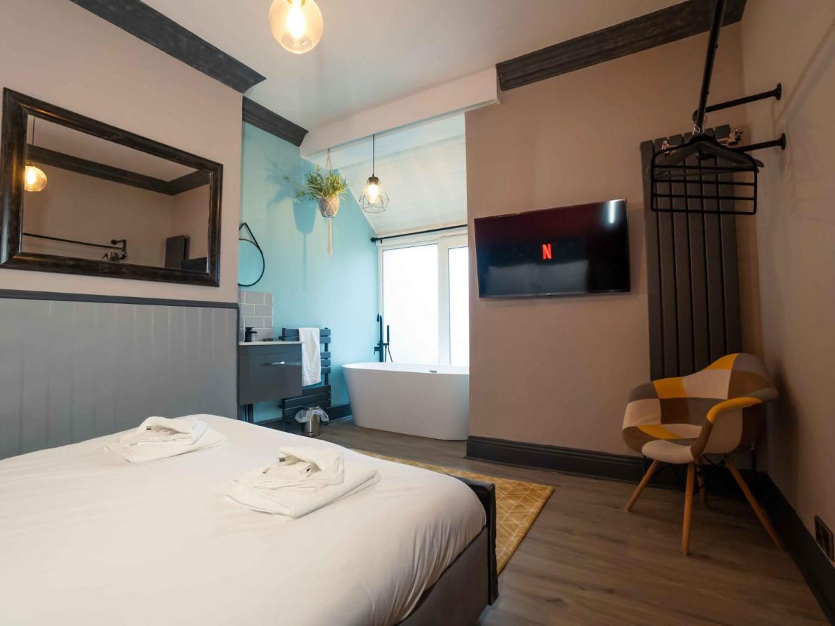 Pass The Keys Amazing, Newly Renovated 5Bedroom House Sleeps 10 Scarborough Eksteriør billede