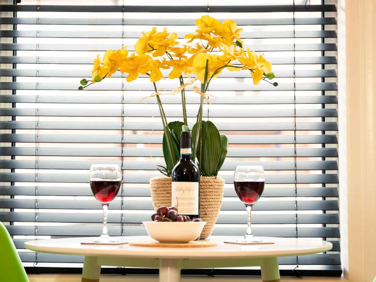 Pass The Keys Amazing, Newly Renovated 5Bedroom House Sleeps 10 Scarborough Eksteriør billede