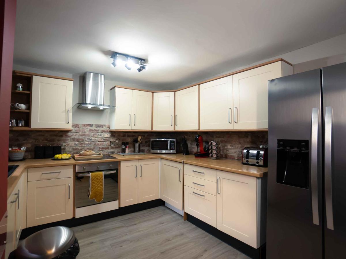 Pass The Keys Amazing, Newly Renovated 5Bedroom House Sleeps 10 Scarborough Eksteriør billede
