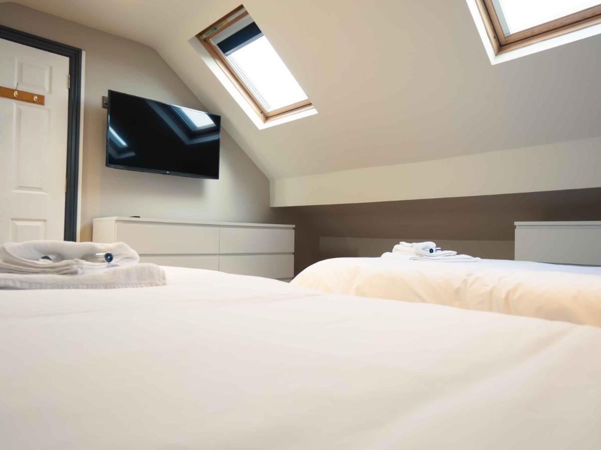 Pass The Keys Amazing, Newly Renovated 5Bedroom House Sleeps 10 Scarborough Eksteriør billede