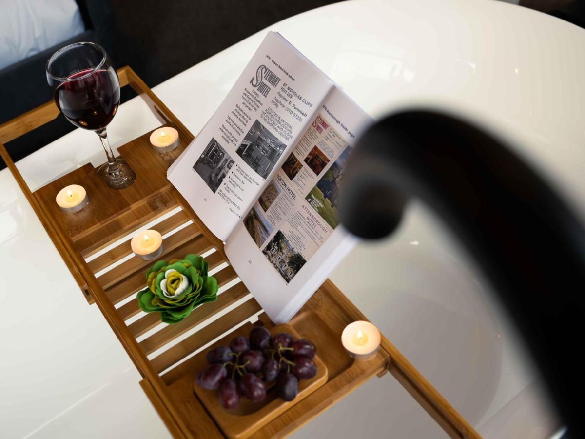 Pass The Keys Amazing, Newly Renovated 5Bedroom House Sleeps 10 Scarborough Eksteriør billede